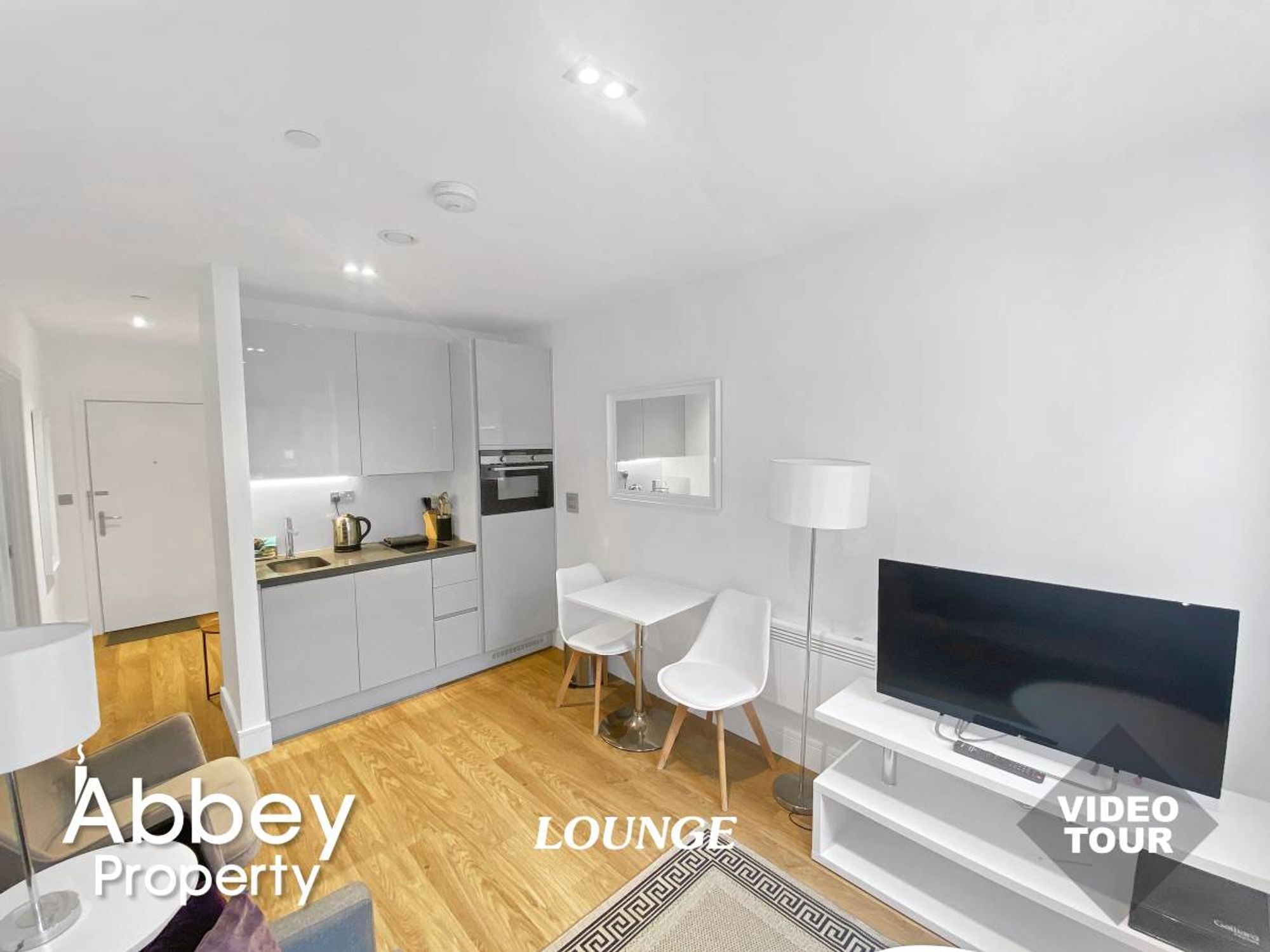 Flat Laporte Way in Luton