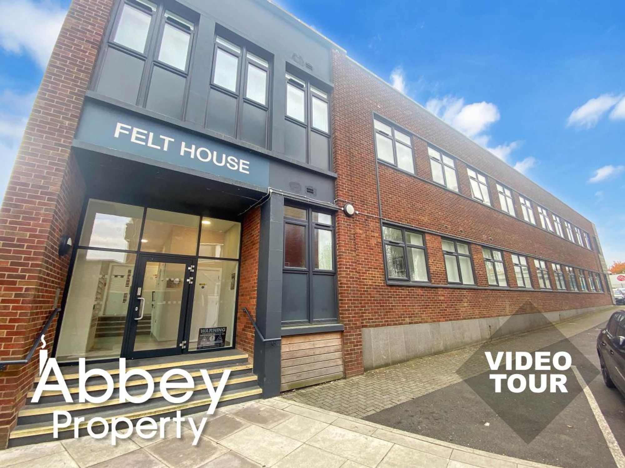 Flat Laporte Way in Luton