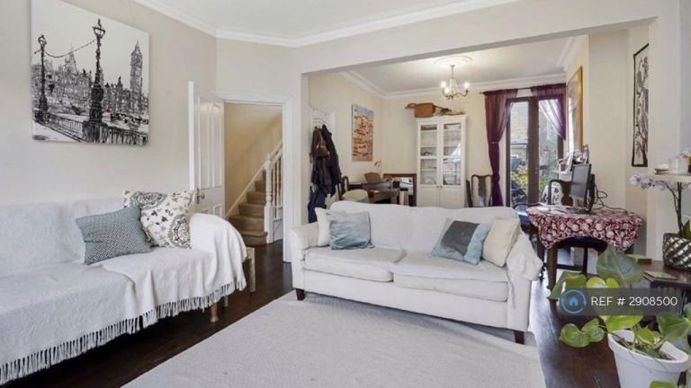 House Elizabeth Gardens in Greater London