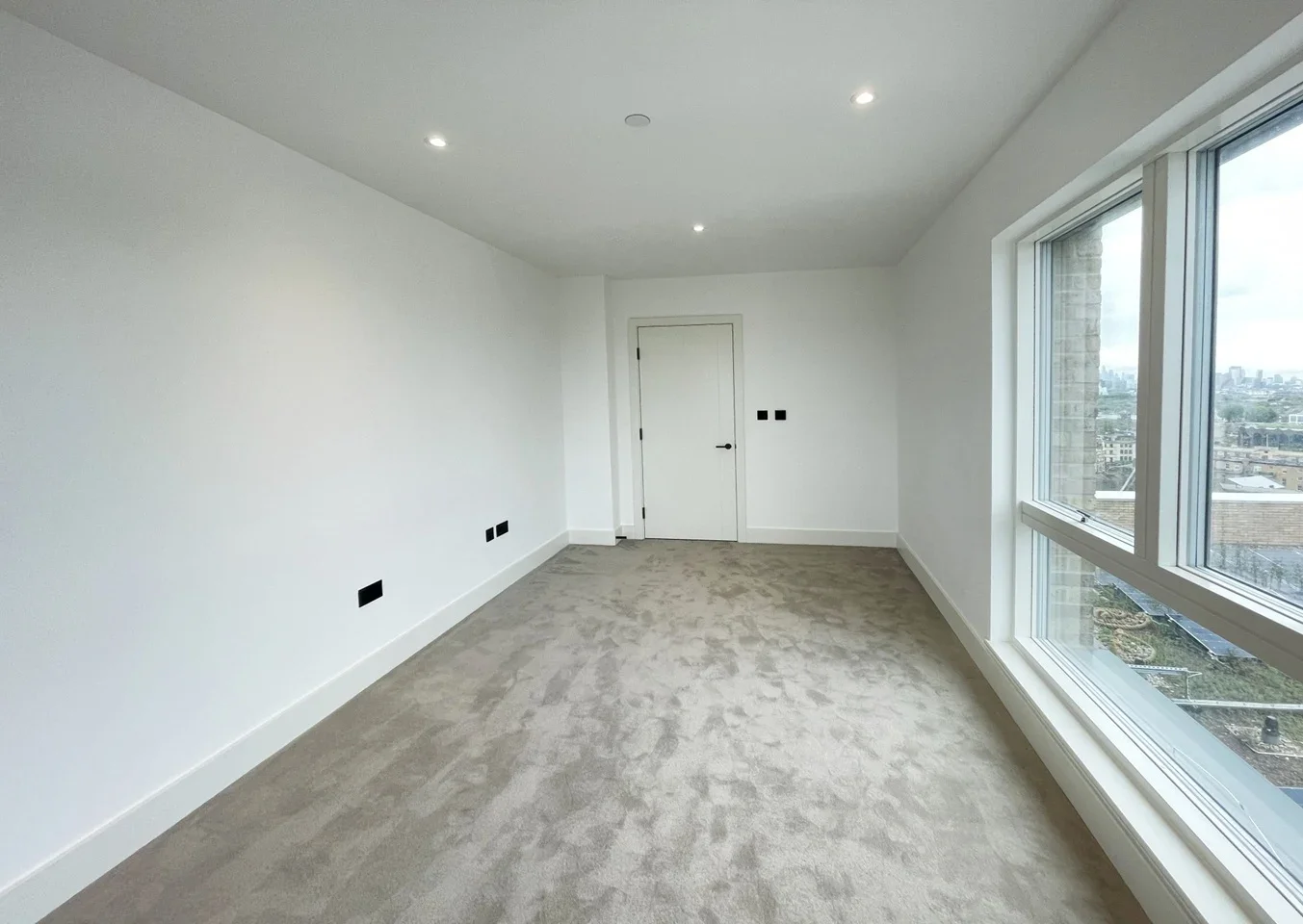 Flat Monarch Square in Greater London