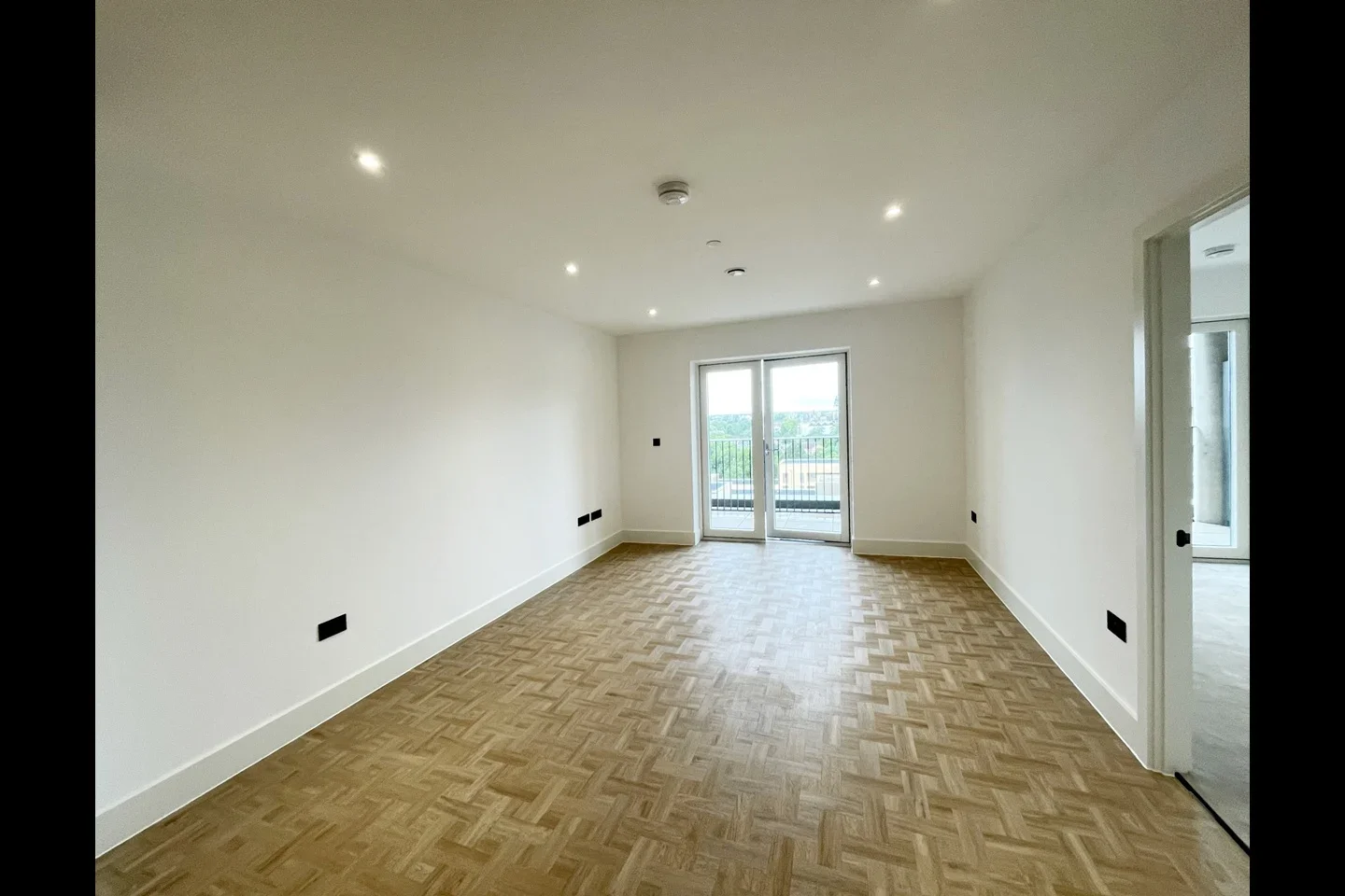 Flat Monarch Square in Greater London