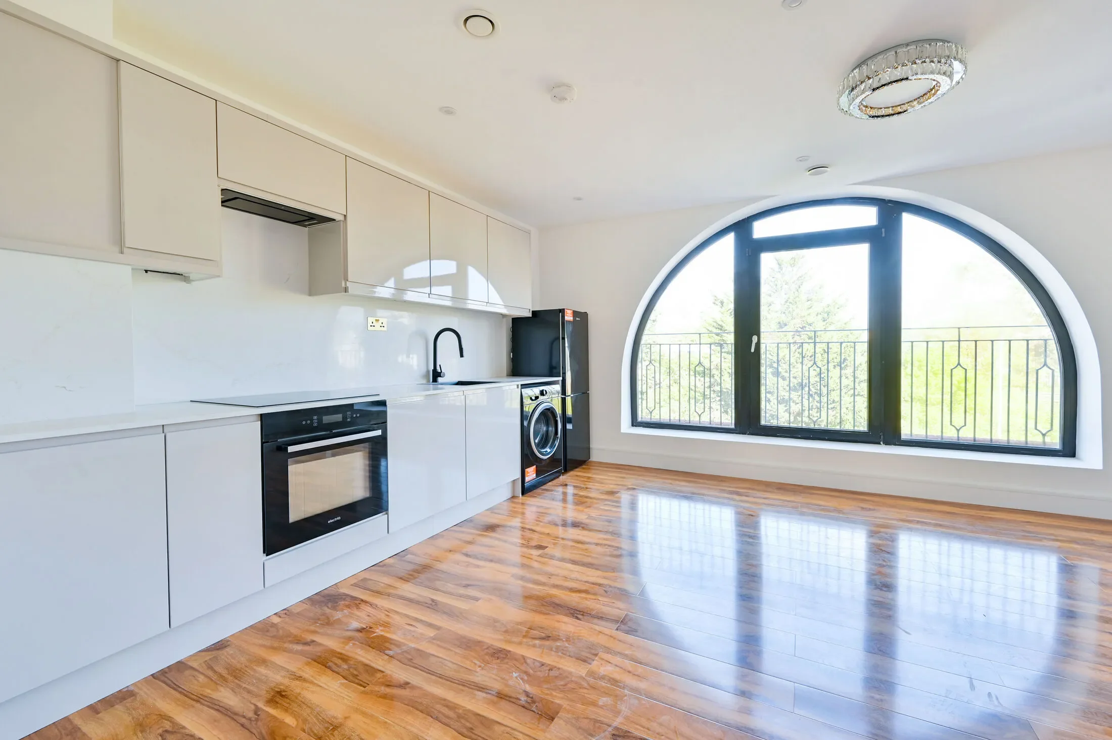Flat Cobham Road in Greater London