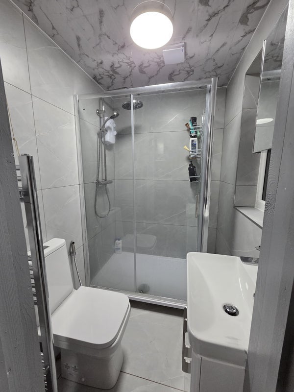 Room Waltham Grove in Birmingham