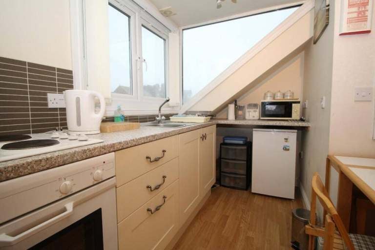 Room Clark Street in Greater London