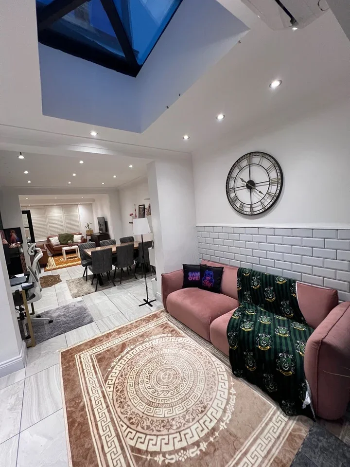 Room Parkland Road in Borough of Spelthorne