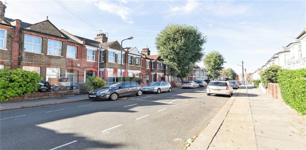 Flat Iverson Road in Greater London