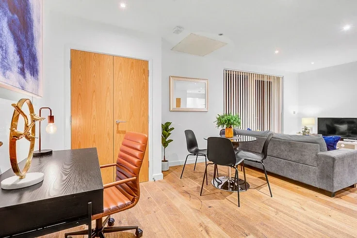 Flat Providence Place in Greater London