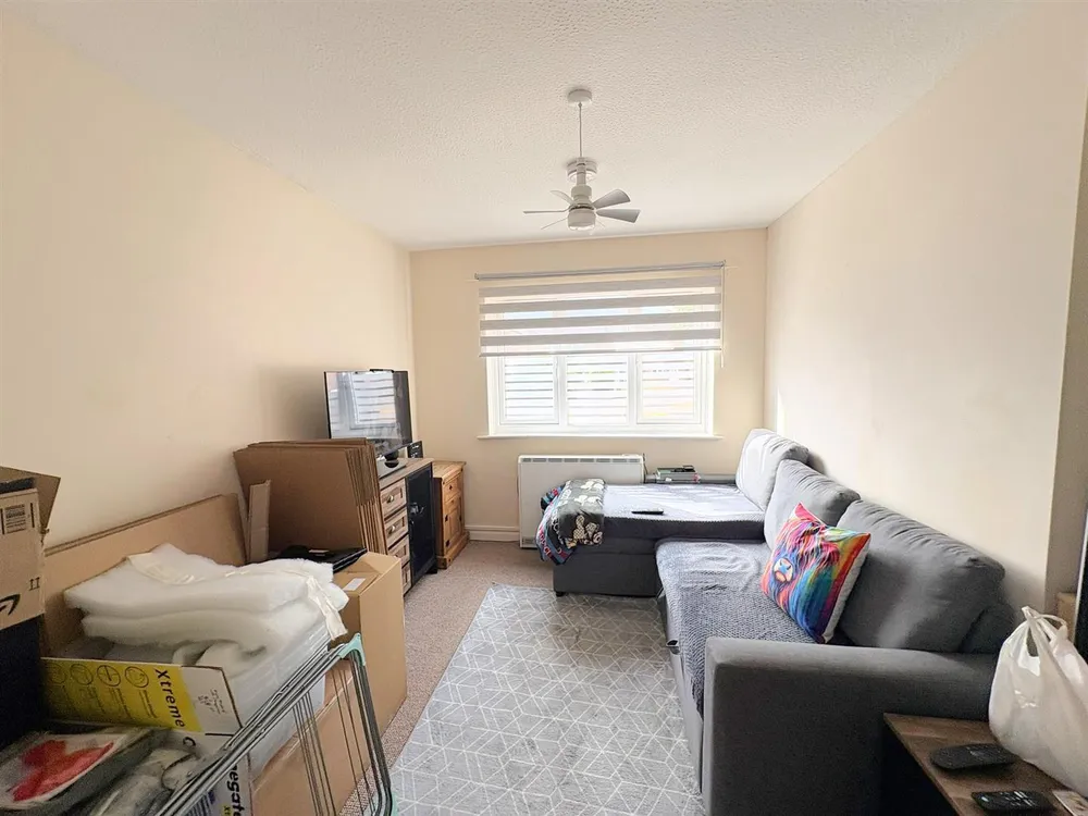 Flat Maple Court in Bridgwater