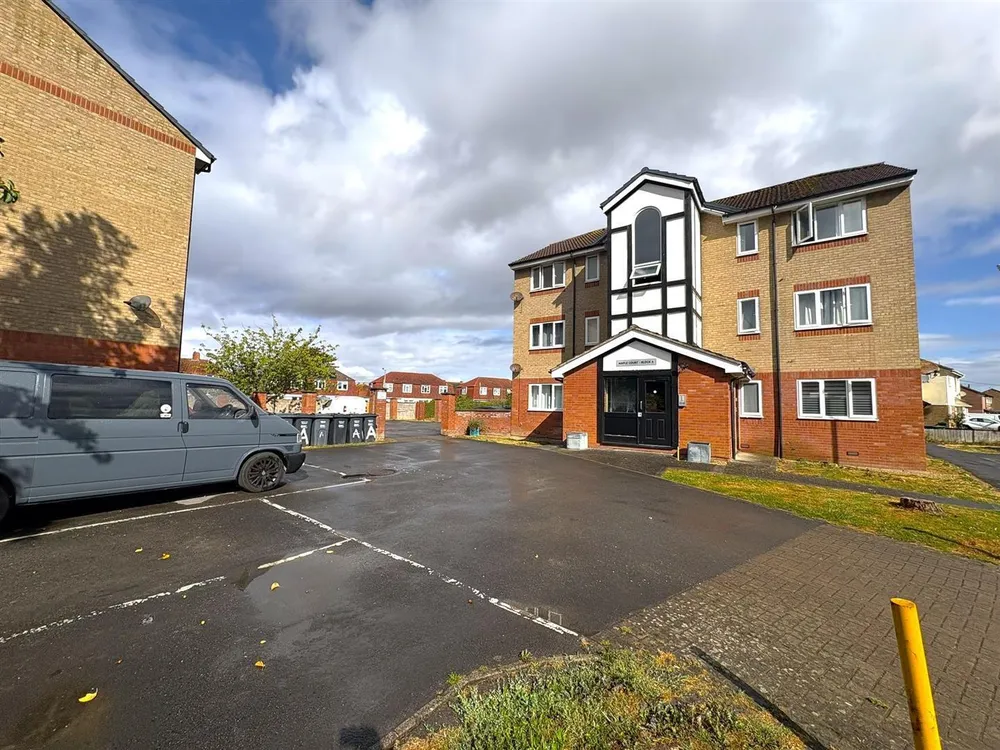 Flat Maple Court in Bridgwater