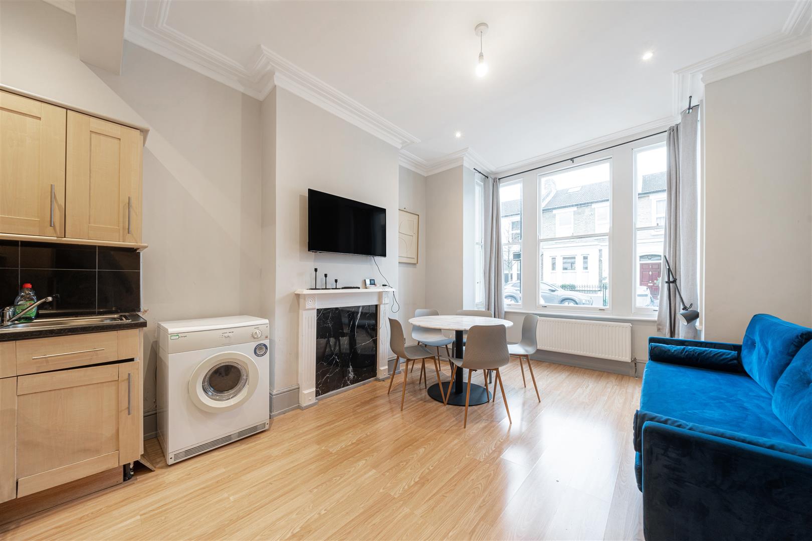 Flat Kay Road in Greater London