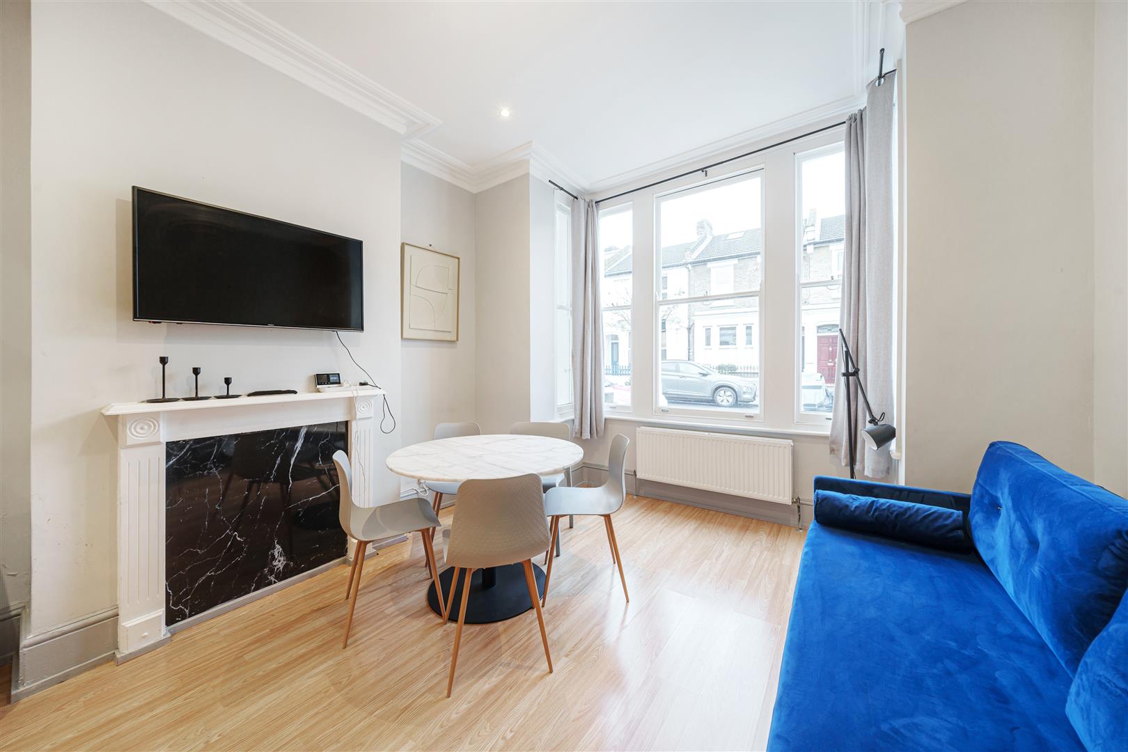 Flat Kay Road in Greater London