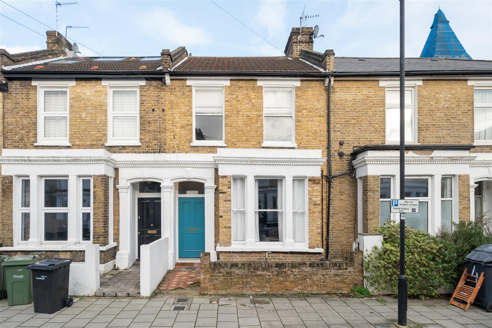 Flat Kay Road in Greater London