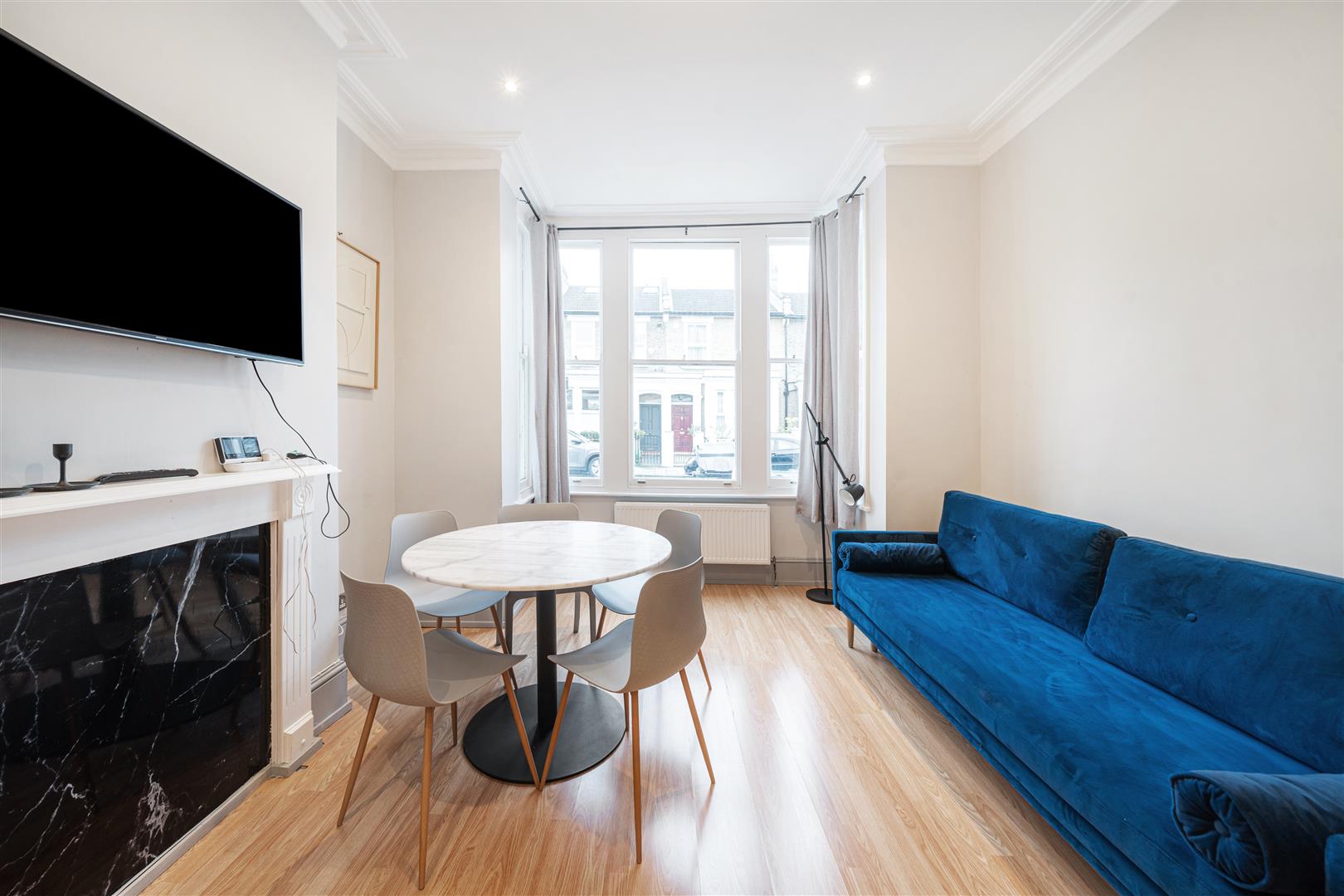 Flat Kay Road in Greater London