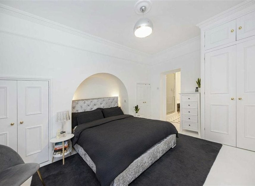 Flat Queen's Gate Terrace in Greater London