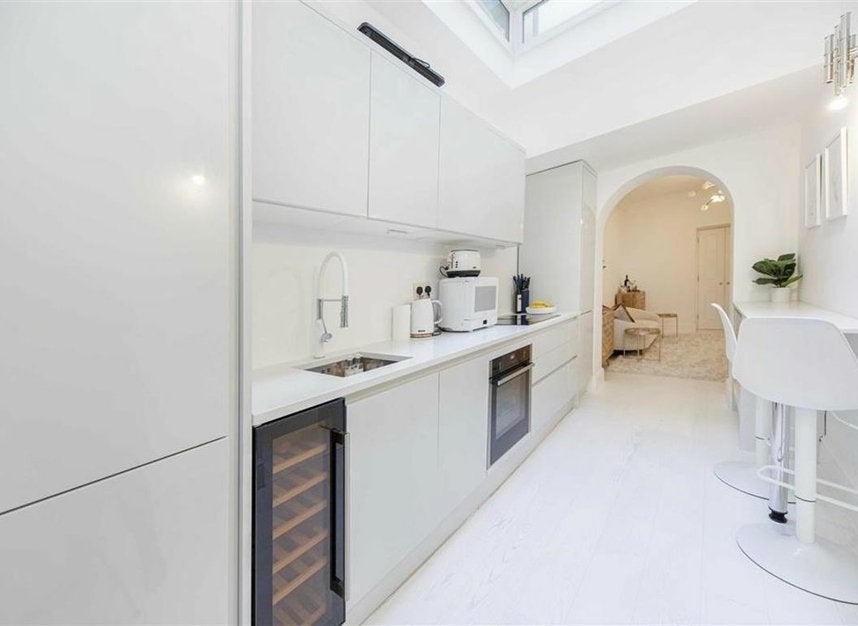 Flat Queen's Gate Terrace in Greater London