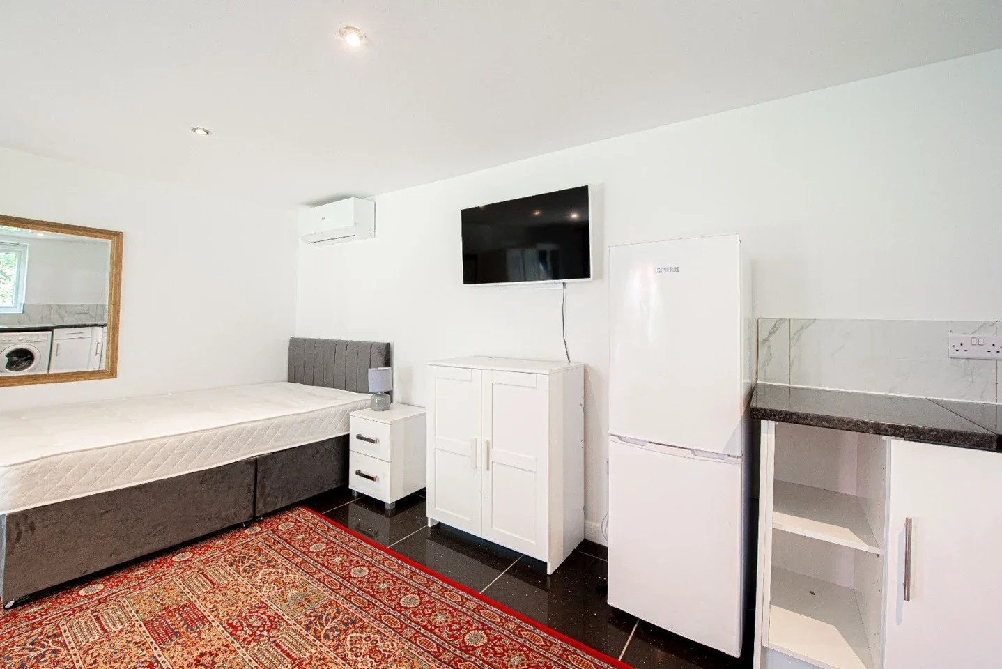 Flat Grasmere Avenue in Greater London