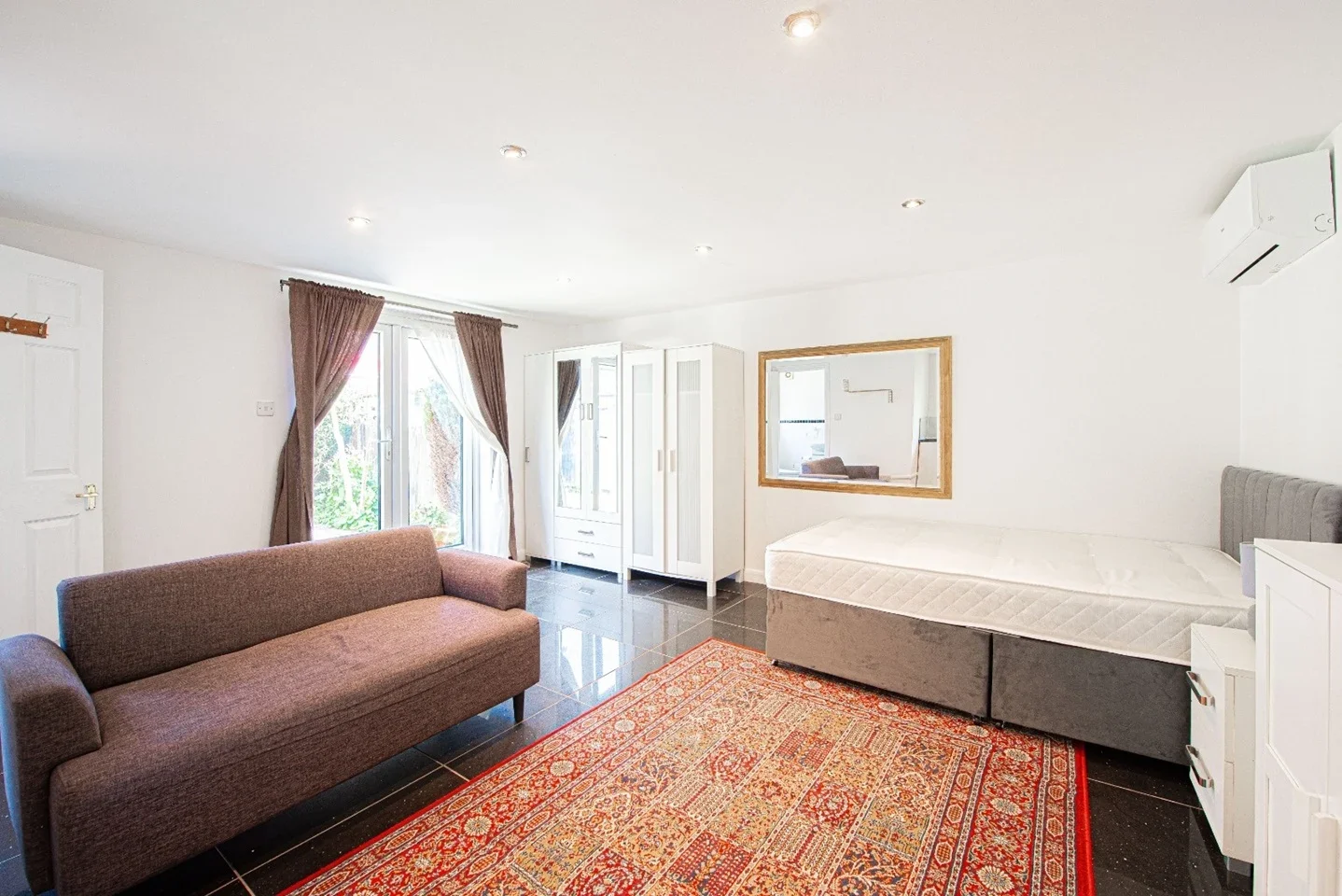 Flat Grasmere Avenue in Greater London
