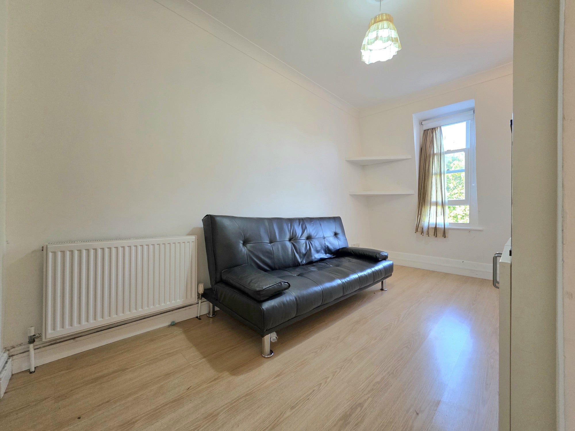 Room Camberwell Road in Greater London