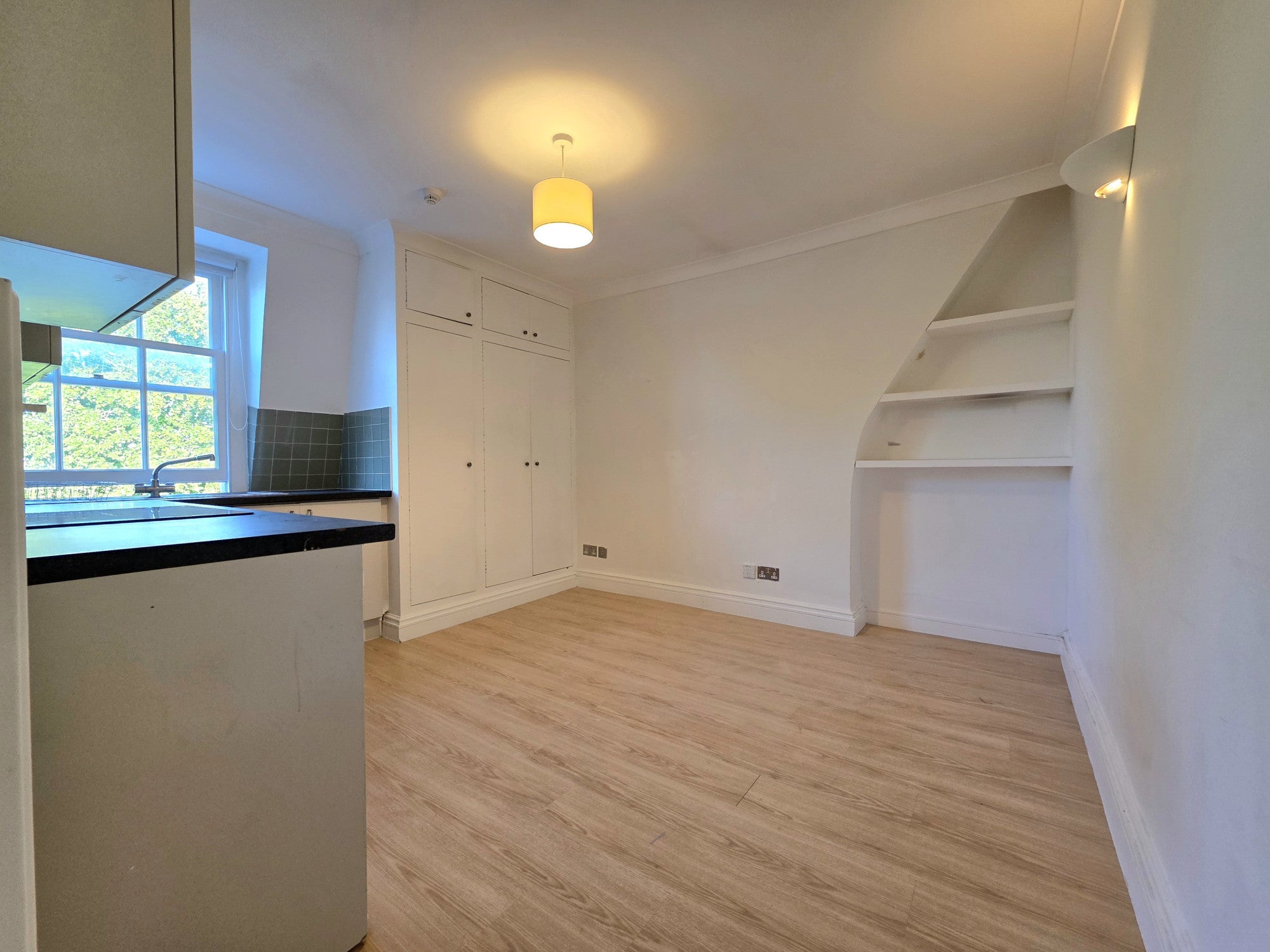 Room Camberwell Road in Greater London