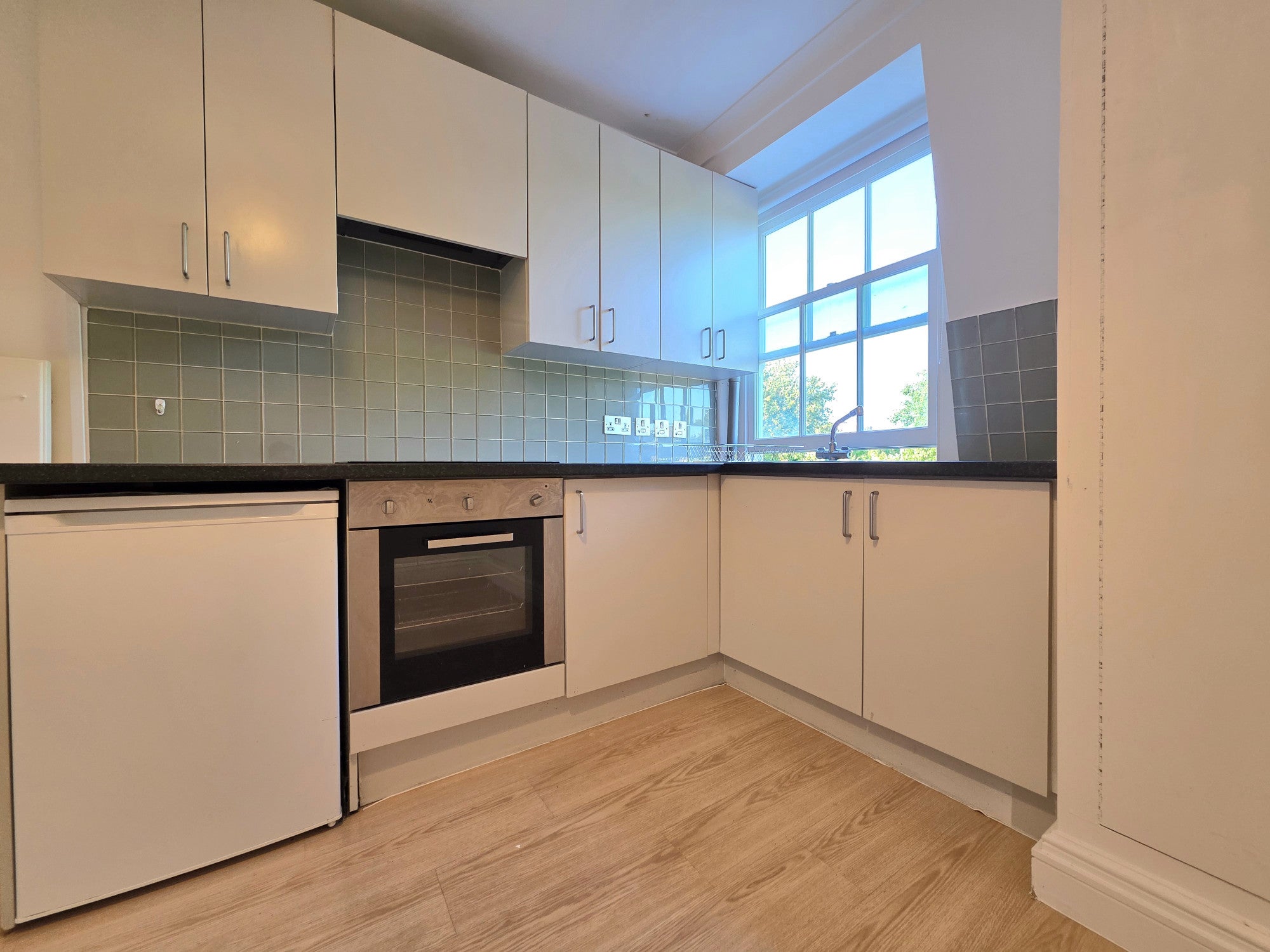 Room Camberwell Road in Greater London