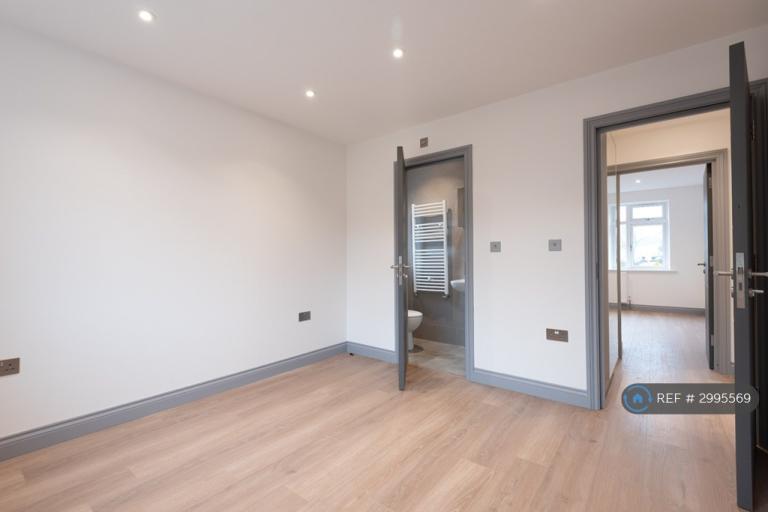 Flat New Park Avenue in Greater London