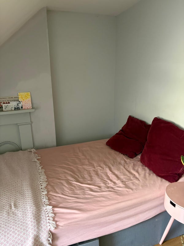 Room Parolles Road in Greater London