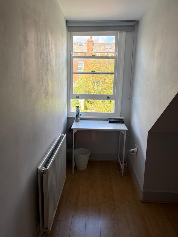 Room Parolles Road in Greater London