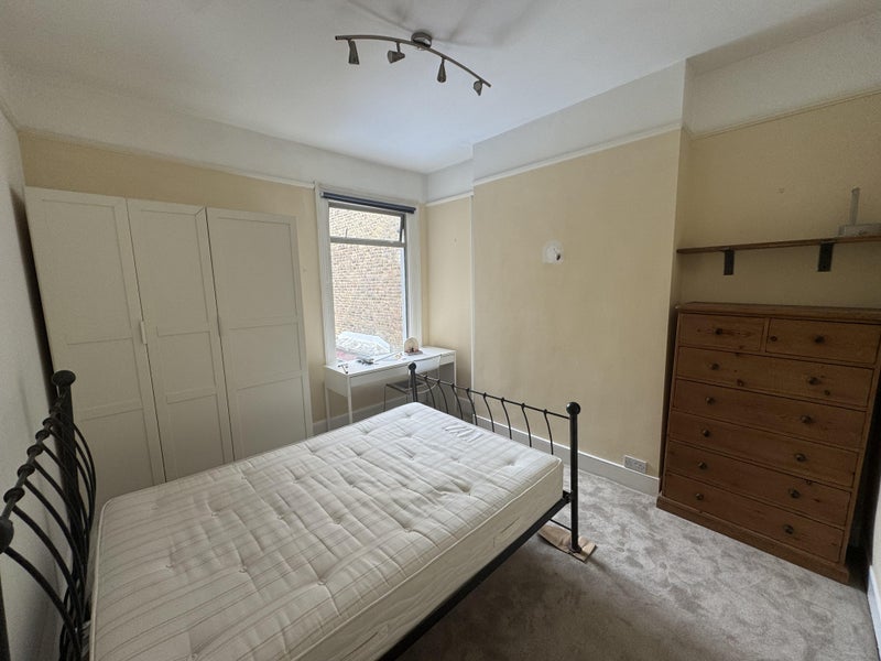 Room Croxted Road in Greater London