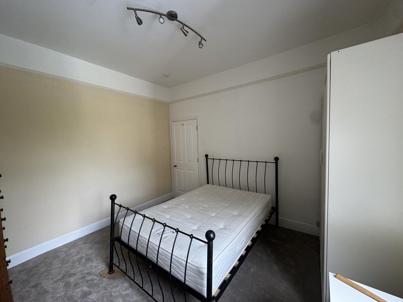 Room Croxted Road in Greater London