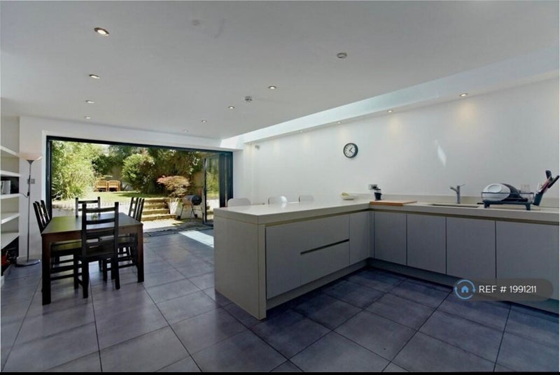Room Croxted Road in Greater London