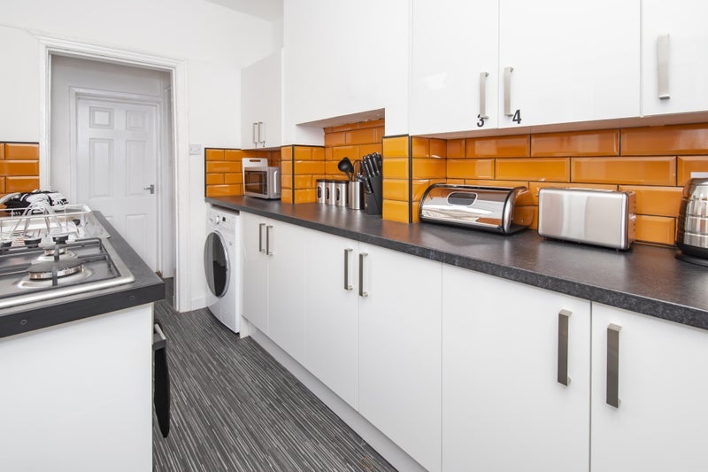 Room Grove Road in Nuneaton and Bedworth