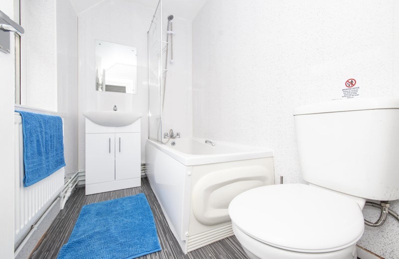 Room Grove Road in Nuneaton and Bedworth