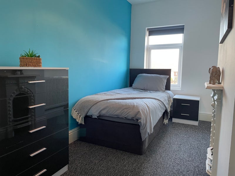 Room Grove Road in Nuneaton and Bedworth