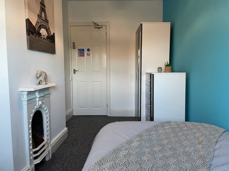 Room Grove Road in Nuneaton and Bedworth