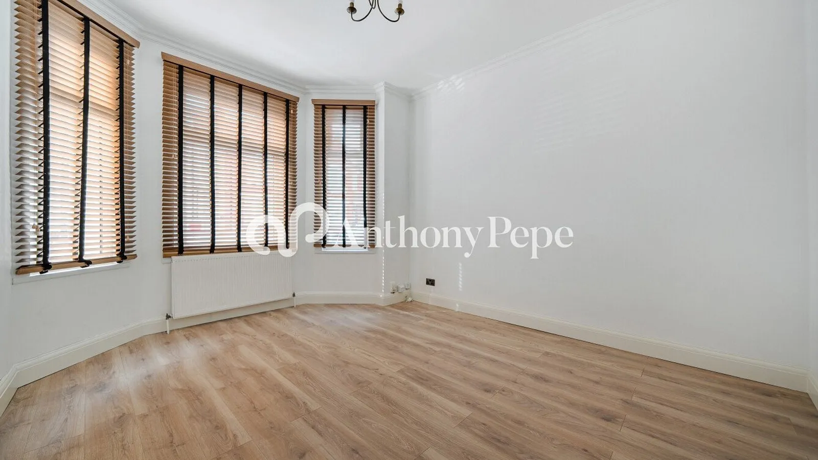 Flat Tottenhall Road in Greater London