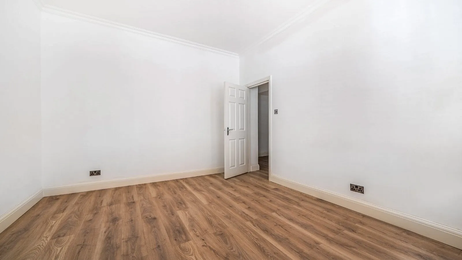 Flat Tottenhall Road in Greater London