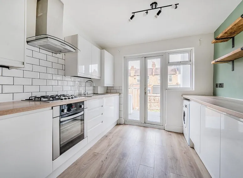Flat Tottenhall Road in Greater London