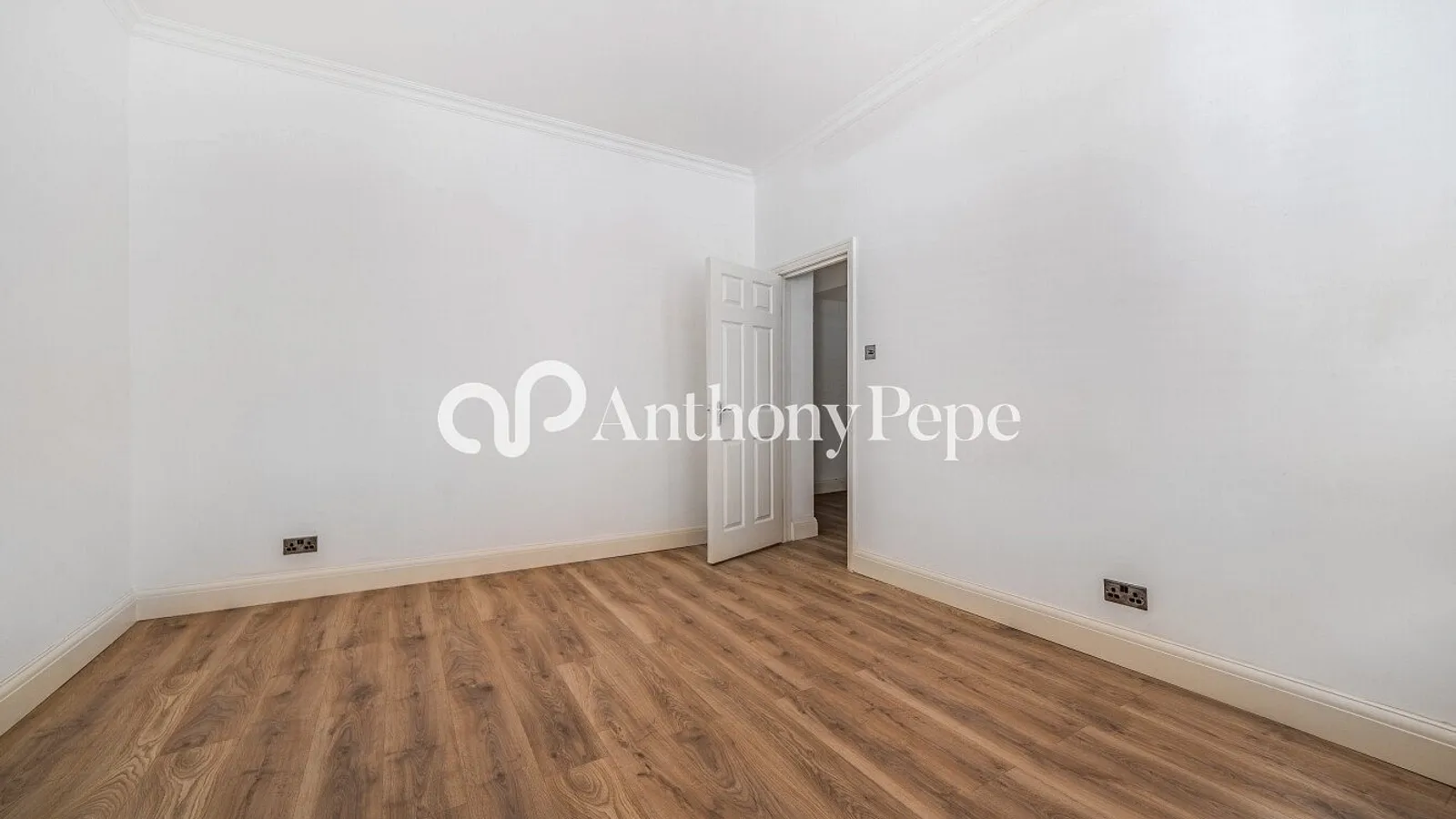 Flat Tottenhall Road in Greater London