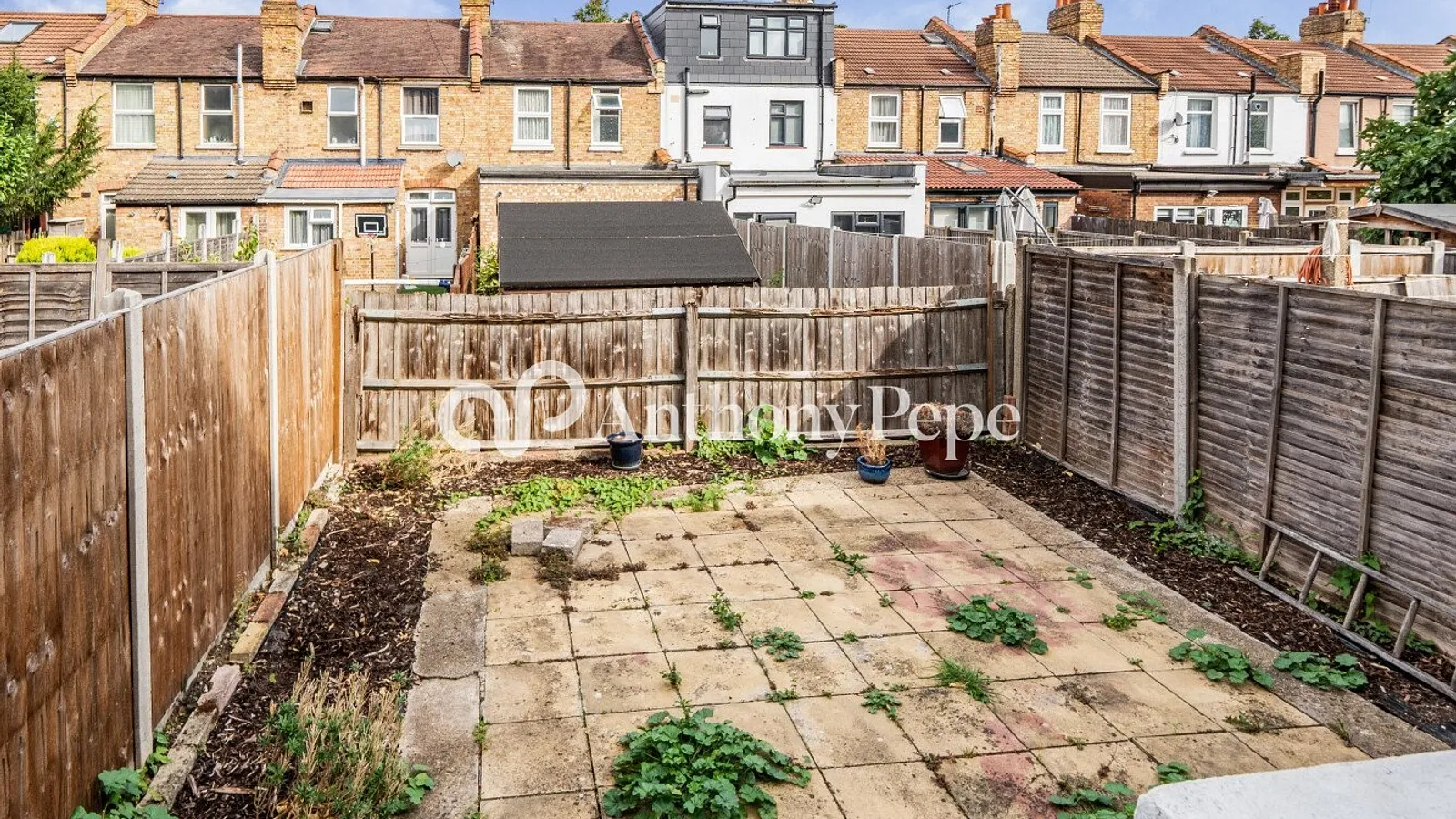 Flat Tottenhall Road in Greater London