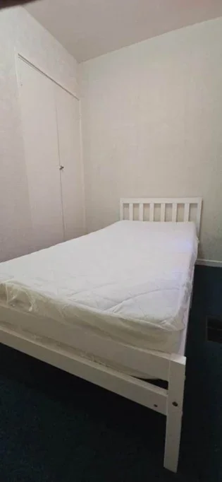 Room Atherton Close in Borough of Spelthorne