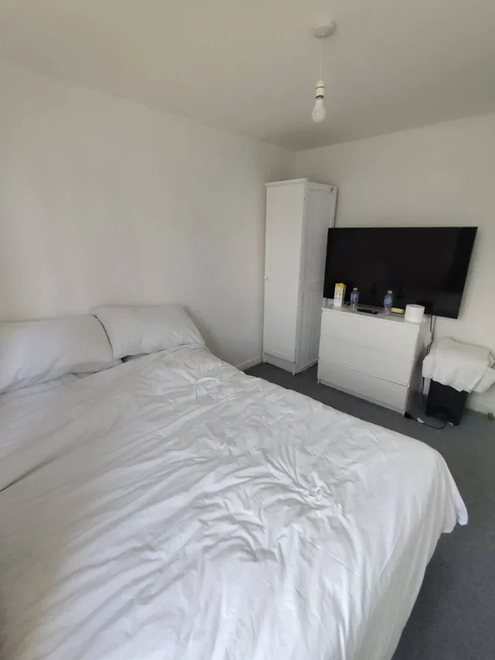 Room Hermitage Close in Greater London