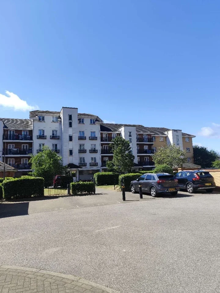 Room Hermitage Close in Greater London