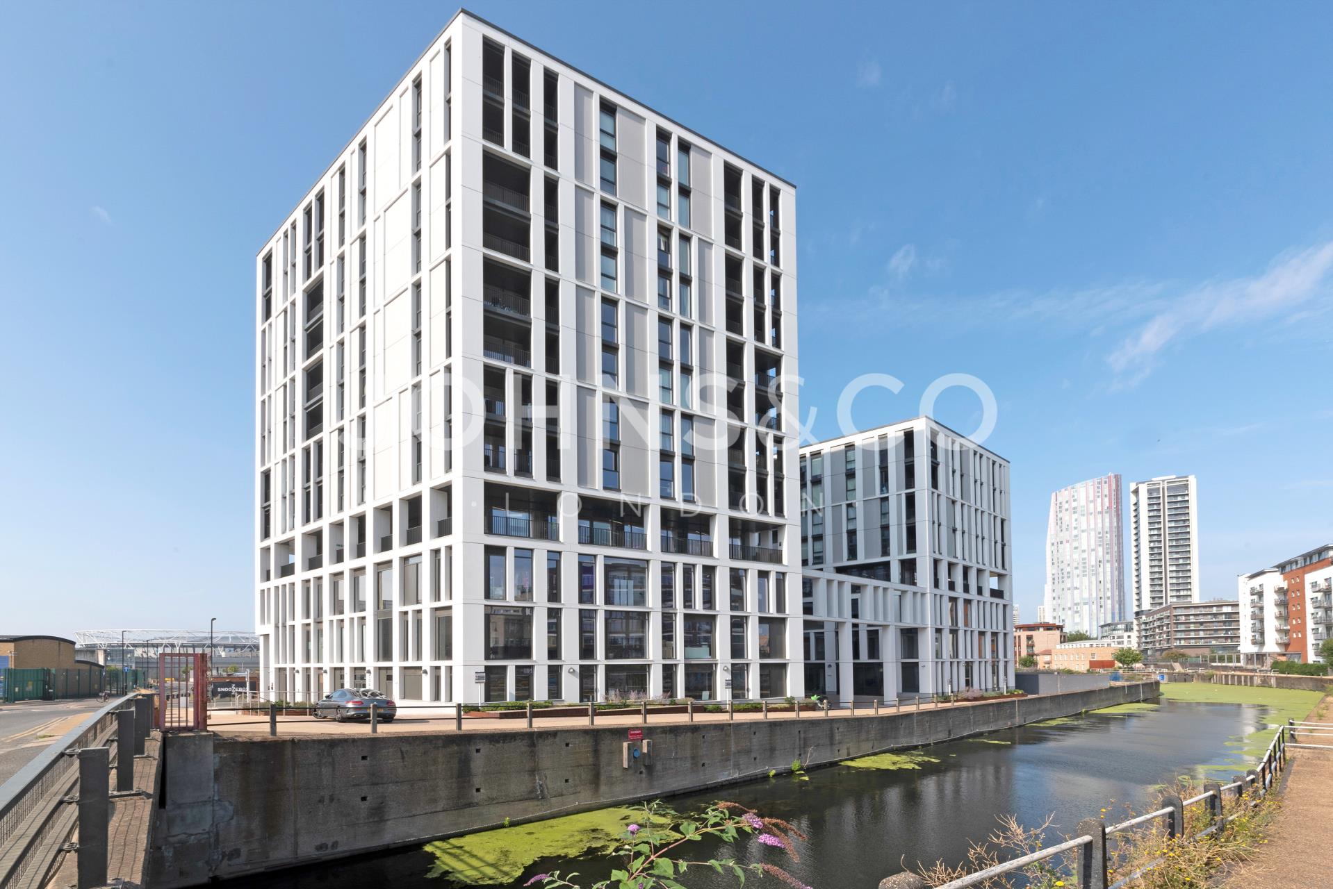 Flat Marshgate Lane in Greater London