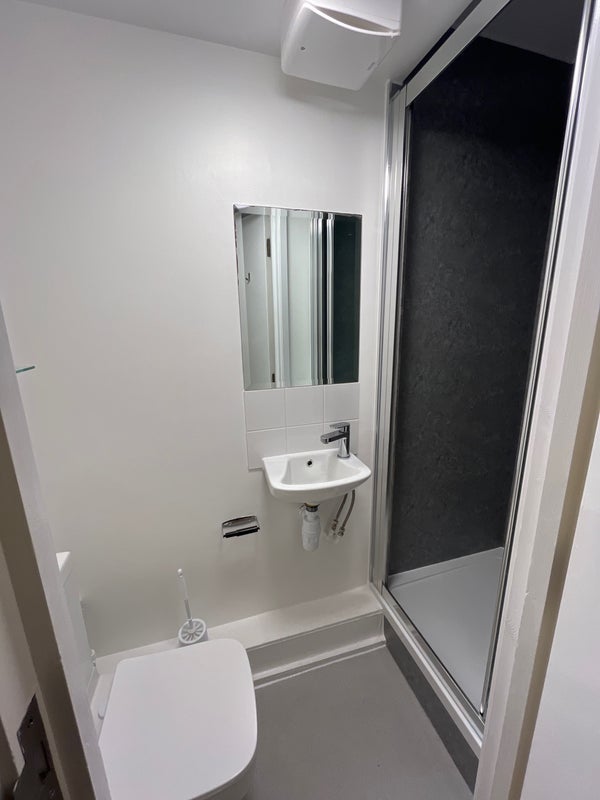 Room Holloway Road in Greater London