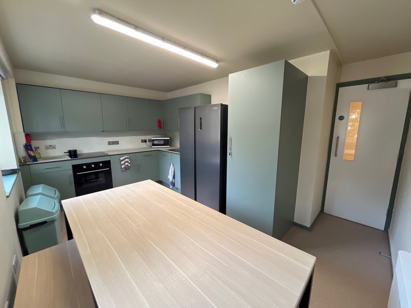 Room Holloway Road in Greater London