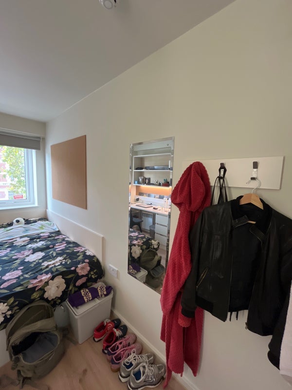 Room Holloway Road in Greater London
