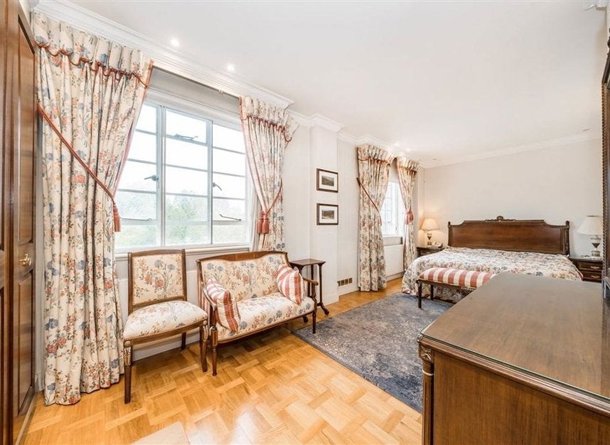 Flat Princes Gate in City of Westminster