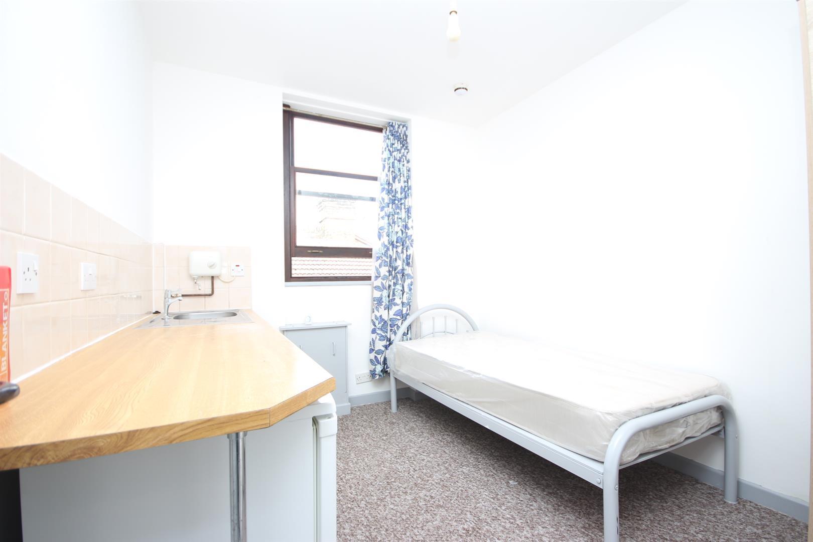 Room Bloxhall Road in Greater London