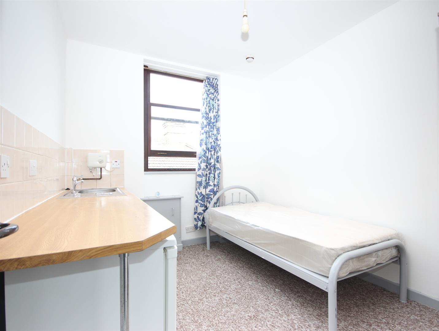 Room Bloxhall Road in Greater London