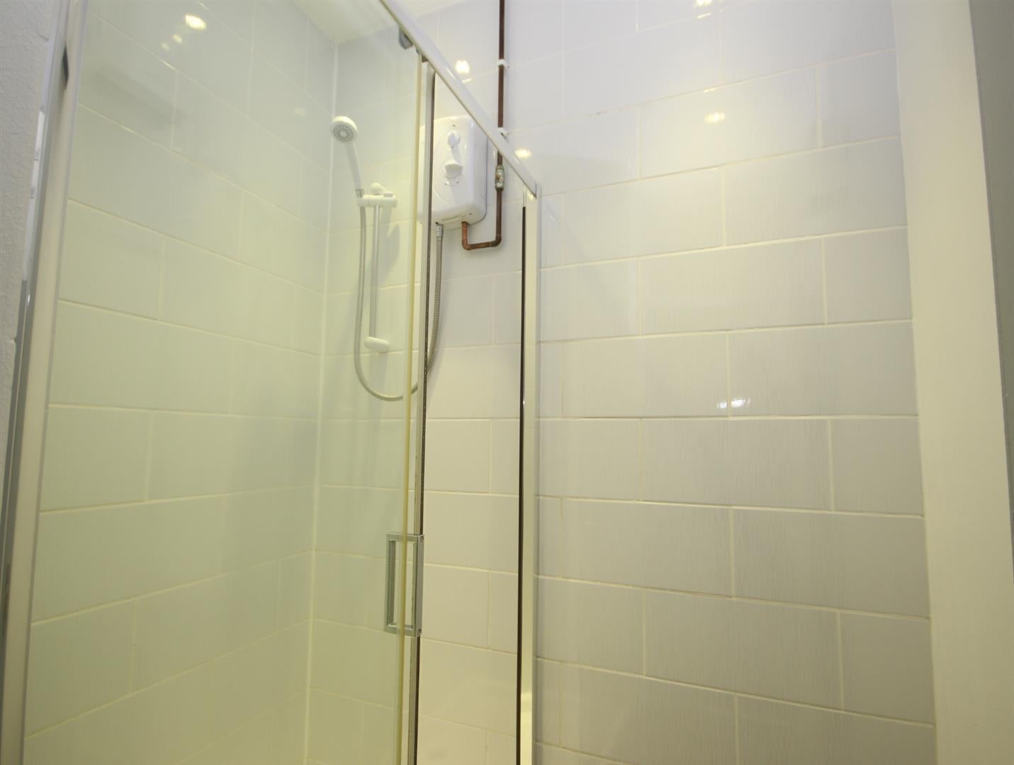 Room Bloxhall Road in Greater London
